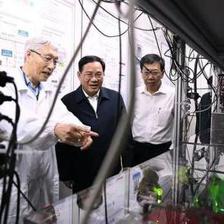 媒體關(guān)注|上海市委書記李強(qiáng)調(diào)研華東師大 寄語師生